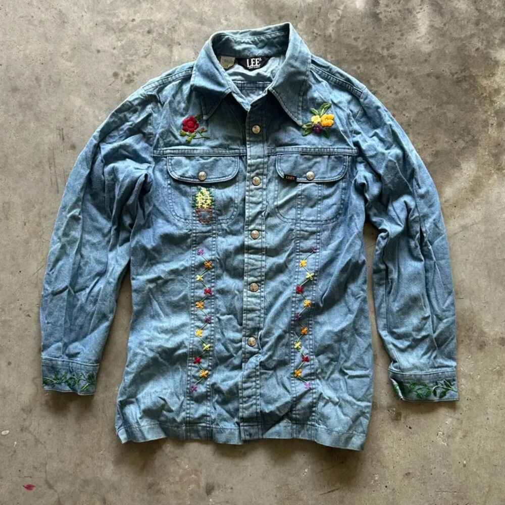 Vintage 70s Lee Pearl Snap Denim Button Shirt Floral Embroidery Size M/L